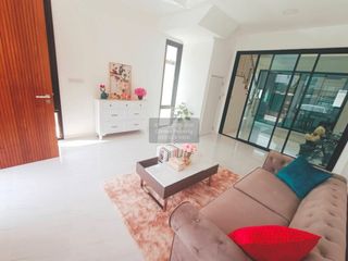 Casa adosada en venta de 4 habitaciones en Bang Na, Bangkok
