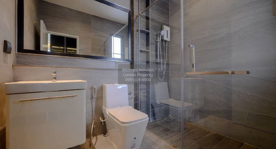 For sale 4 ベッドルーム house in Wang Thonglang, Bangkok