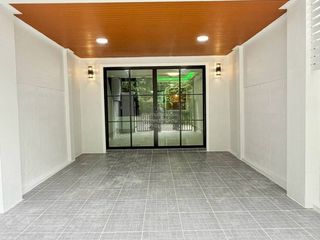 Casa adosada en venta de 3 habitaciones en Mueang Nonthaburi, Nonthaburi