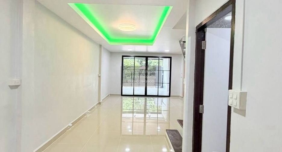Casa adosada en venta de 3 habitaciones en Mueang Nonthaburi, Nonthaburi