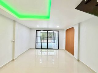 Casa adosada en venta de 3 habitaciones en Mueang Nonthaburi, Nonthaburi