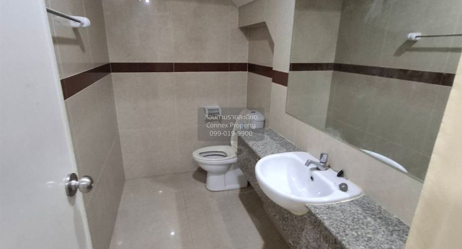 Casa adosada en venta de 3 habitaciones en Bang Khen, Bangkok