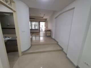Casa adosada en venta de 3 habitaciones en Bang Khen, Bangkok