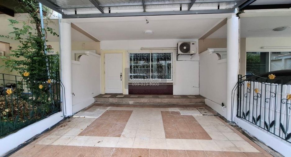 Casa adosada en venta de 3 habitaciones en Bang Khen, Bangkok