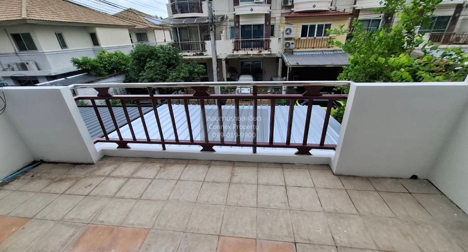 Casa adosada en venta de 3 habitaciones en Bang Khen, Bangkok