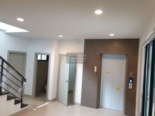 Casa adosada en venta de 3 habitaciones en Lat Phrao, Bangkok