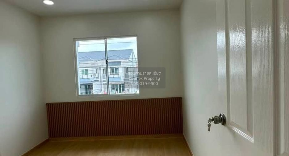 Casa adosada en venta de 3 habitaciones en Nong Khaem, Bangkok