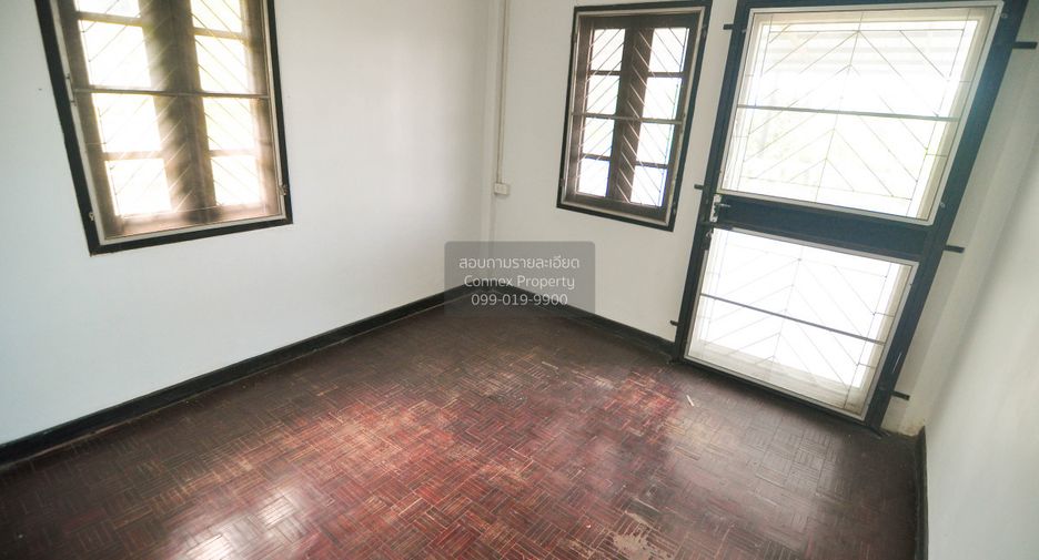 Casa adosada en venta de 3 habitaciones en Bang Khen, Bangkok