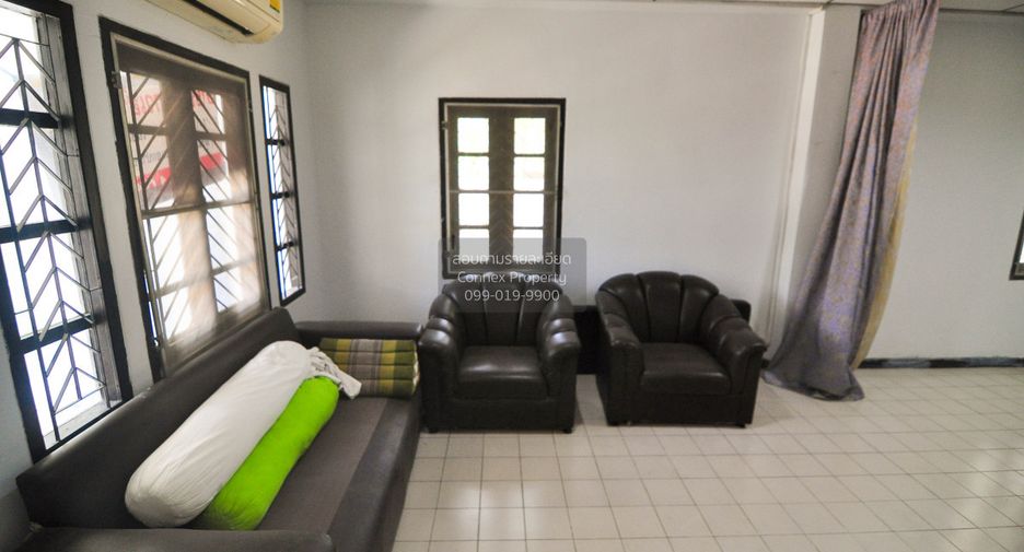 Casa adosada en venta de 3 habitaciones en Bang Khen, Bangkok