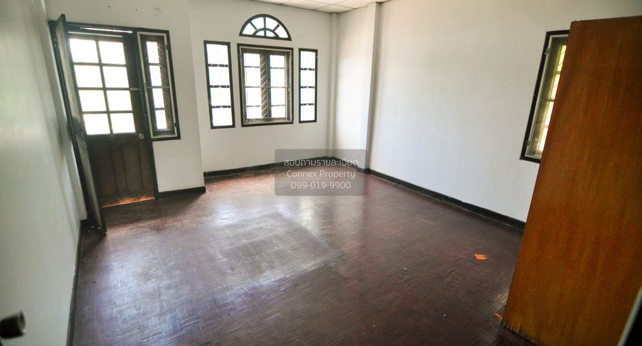 Casa adosada en venta de 3 habitaciones en Bang Khen, Bangkok