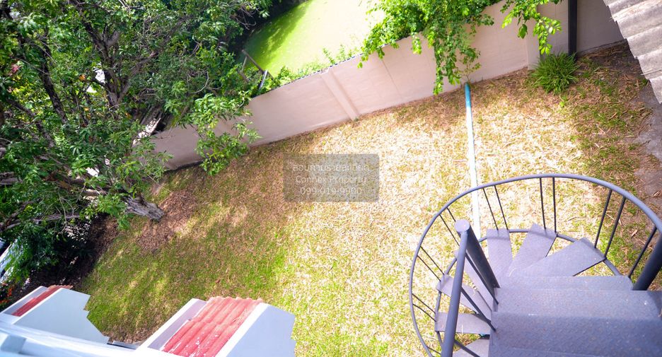 Casa adosada en venta de 3 habitaciones en Bang Khen, Bangkok