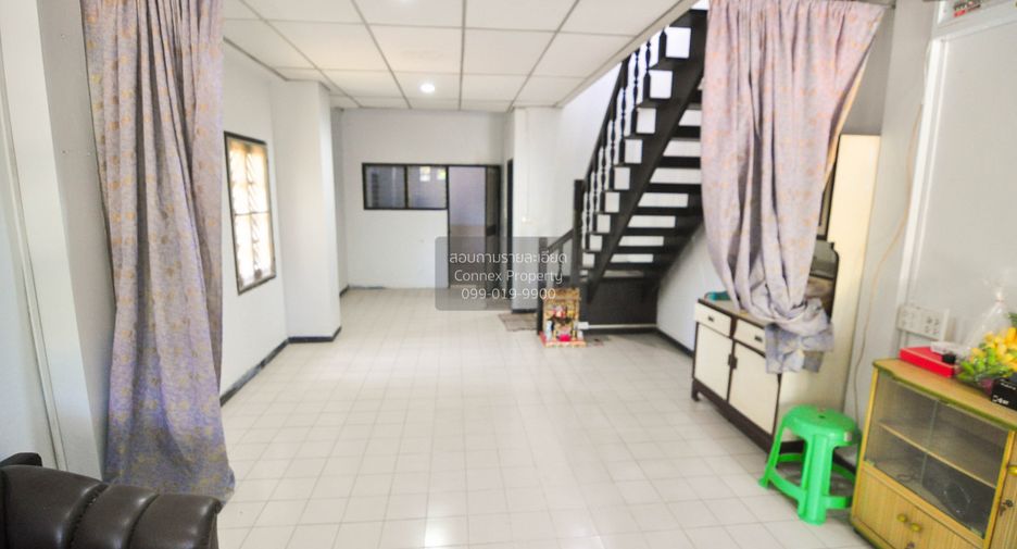 Casa adosada en venta de 3 habitaciones en Bang Khen, Bangkok
