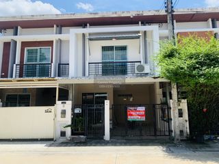 For sale 3 ベッドルーム townhouse in Sam Phran, Nakhon Pathom