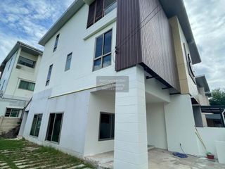 出售 3 卧室 联排别墅 在 Pak Kret, Nonthaburi