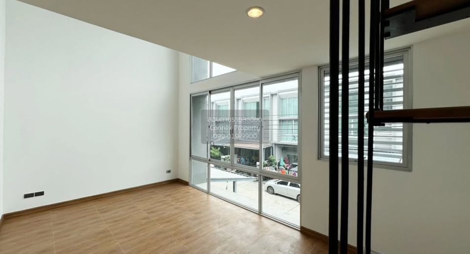 Casa adosada en venta de 3 habitaciones en Thung Khru, Bangkok