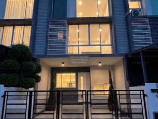 Casa adosada en venta de 3 habitaciones en Thung Khru, Bangkok