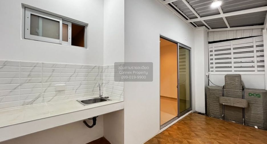 Casa adosada en venta de 3 habitaciones en Thung Khru, Bangkok