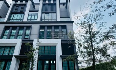 Casa adosada en venta de 3 habitaciones en Lat Phrao, Bangkok