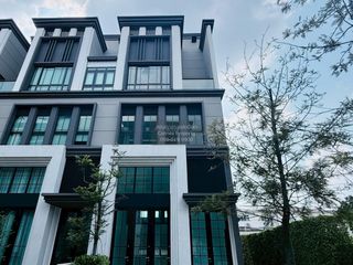 Casa adosada en venta de 3 habitaciones en Lat Phrao, Bangkok