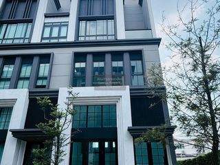 Casa adosada en venta de 3 habitaciones en Lat Phrao, Bangkok