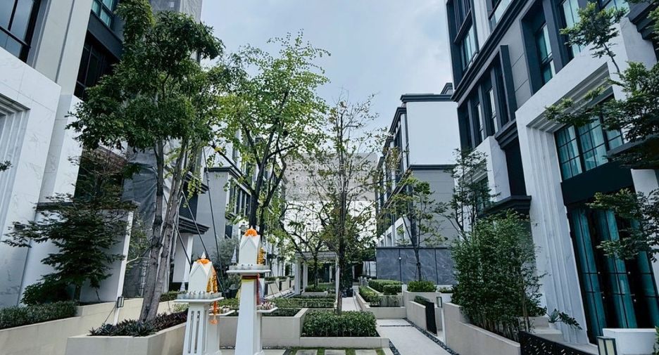 Casa adosada en venta de 3 habitaciones en Lat Phrao, Bangkok