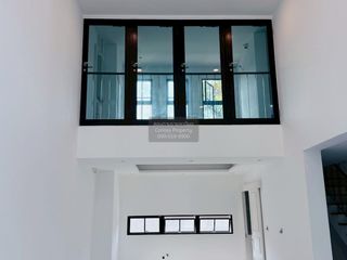 Casa adosada en venta de 3 habitaciones en Lat Phrao, Bangkok