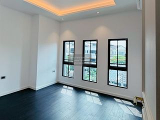 Casa adosada en venta de 3 habitaciones en Lat Phrao, Bangkok