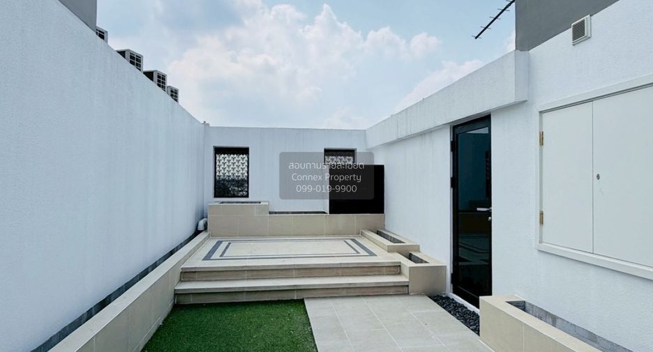 Casa adosada en venta de 3 habitaciones en Lat Phrao, Bangkok