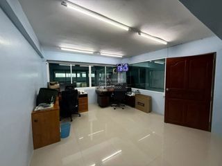 出售 4 卧室 商业空间 在 Ban Phaeo, Samut Sakhon