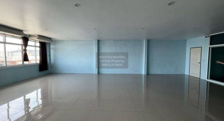出售 4 卧室 商业空间 在 Ban Phaeo, Samut Sakhon