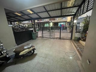 Casa adosada en venta de 4 habitaciones en Bang Khen, Bangkok