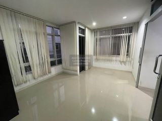 Casa adosada en venta de 4 habitaciones en Bang Khen, Bangkok
