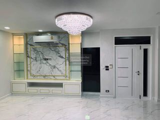 For sale 3 ベッドルーム house in Wang Thonglang, Bangkok