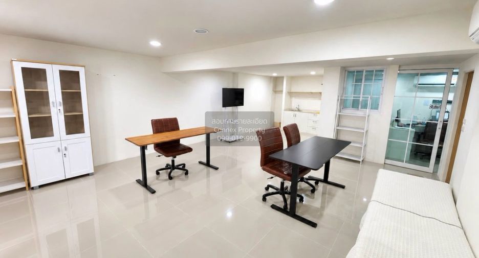 Casa adosada en venta de 3 habitaciones en Huai Khwang, Bangkok