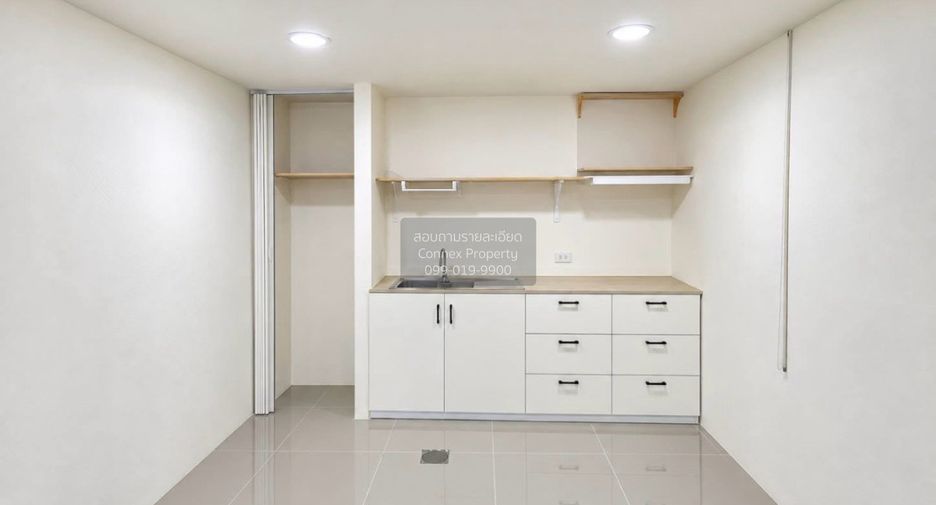 Casa adosada en venta de 3 habitaciones en Huai Khwang, Bangkok