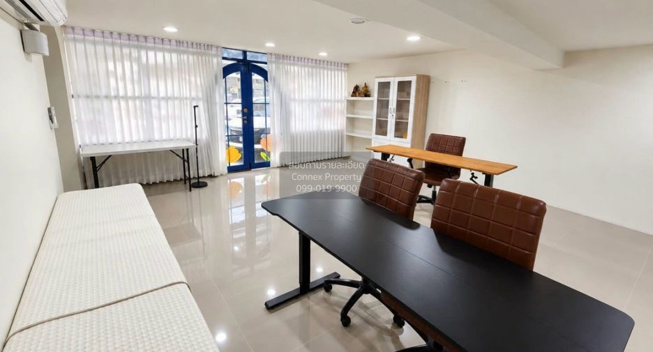 Casa adosada en venta de 3 habitaciones en Huai Khwang, Bangkok