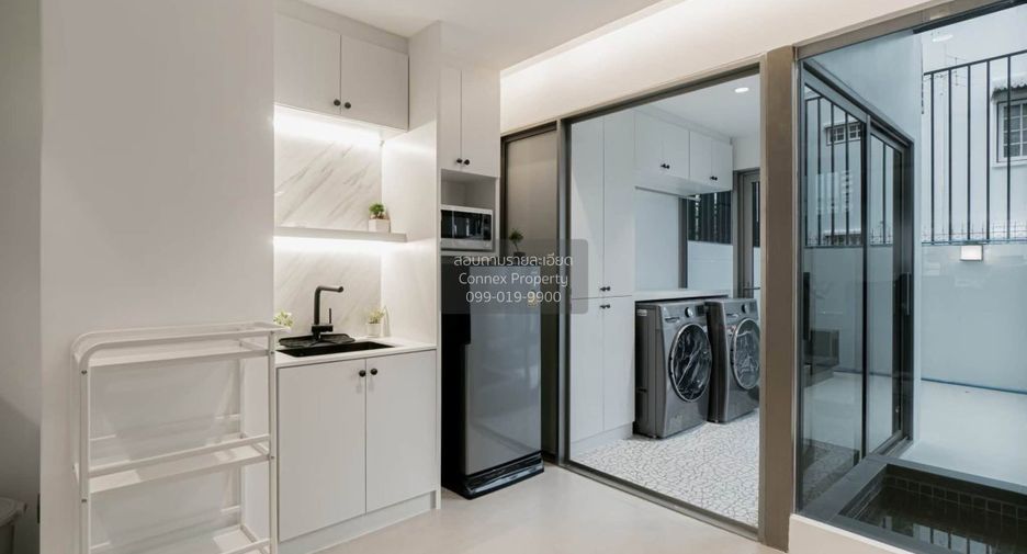 For sale 3 bedrooms retail Space in Chatuchak, Bangkok