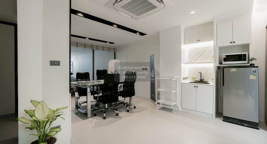 For sale 3 bedrooms retail Space in Chatuchak, Bangkok