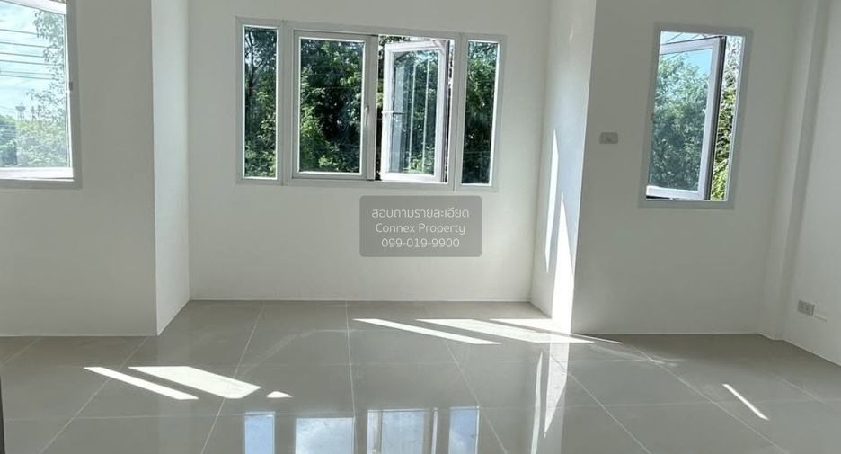 Casa adosada en venta de 3 habitaciones en Phutthamonthon, Nakhon Pathom