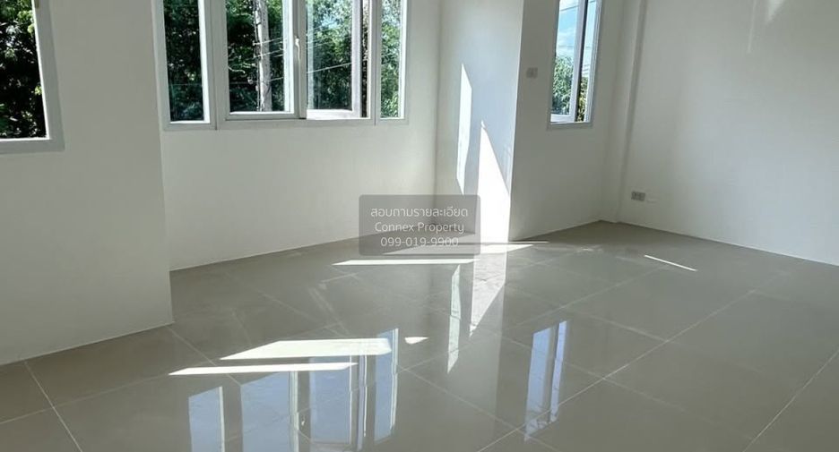 Casa adosada en venta de 3 habitaciones en Phutthamonthon, Nakhon Pathom