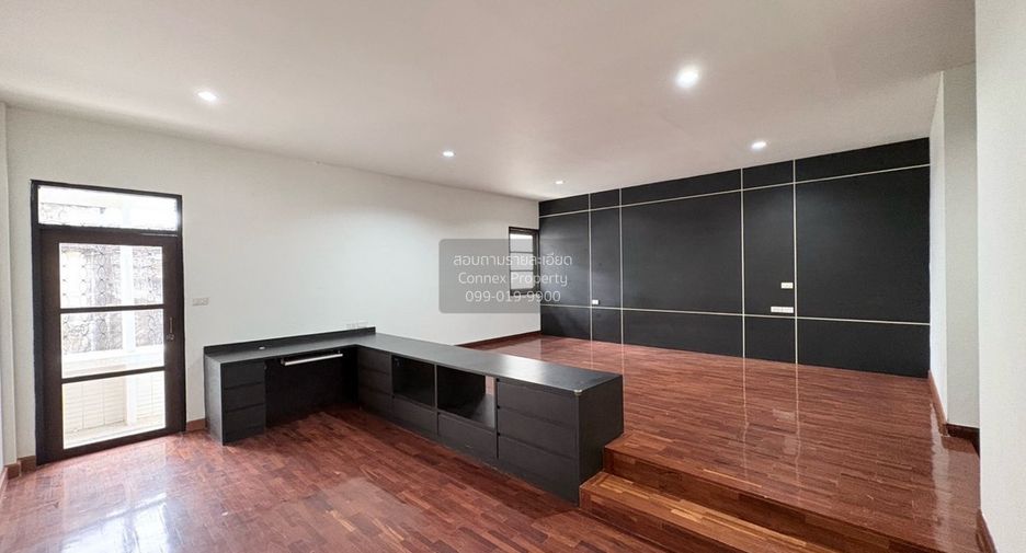 Casa adosada en venta de 4 habitaciones en Bang Rak, Bangkok