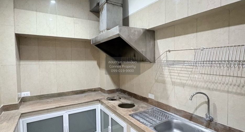 Casa adosada en venta de 4 habitaciones en Bang Rak, Bangkok