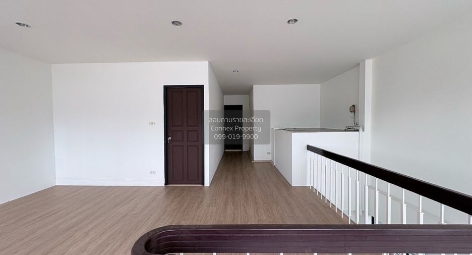 Casa adosada en venta de 4 habitaciones en Bang Rak, Bangkok