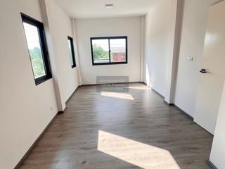 Casa adosada en venta de 3 habitaciones en Bang Khen, Bangkok