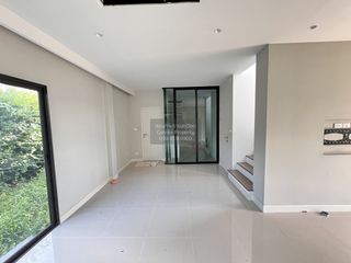Casa adosada en venta de 3 habitaciones en Bang Khen, Bangkok