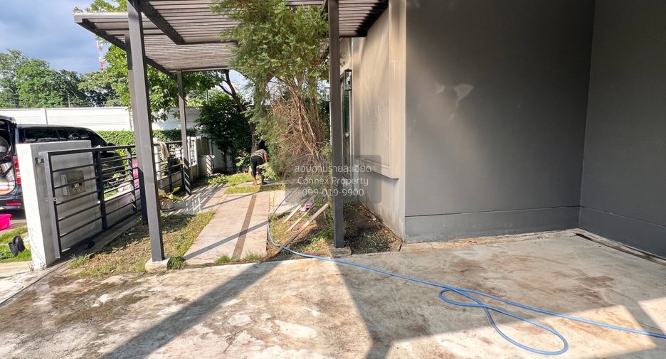 Casa adosada en venta de 3 habitaciones en Bang Khen, Bangkok
