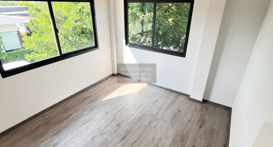 Casa adosada en venta de 3 habitaciones en Bang Khen, Bangkok