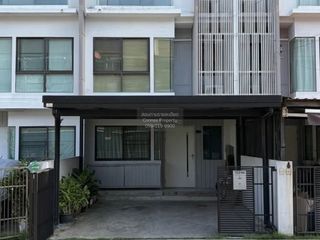 Casa adosada en venta de 3 habitaciones en Bang Khun Thian, Bangkok