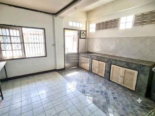 Casa adosada en venta de 3 habitaciones en Bang Khen, Bangkok