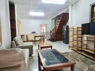 Casa adosada en venta de 3 habitaciones en Bang Khen, Bangkok